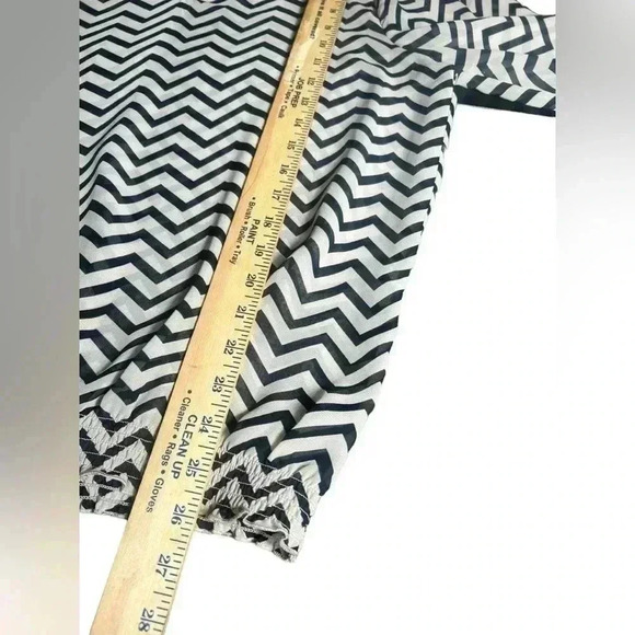 Chico’s Womens Blouse Beige/Black Scoop Neck Semi Sheer Top Size 2 - Picture 4 of 7